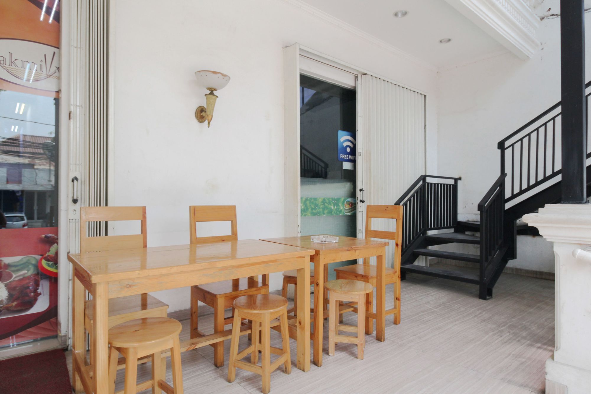 Hotel Oyo 3733 Guntur 40 Jakarta